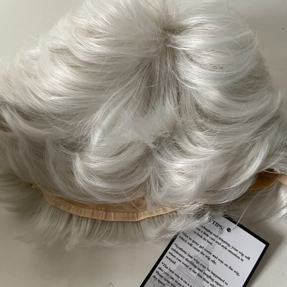 Short White Costume Wig - Picture 12 of 13